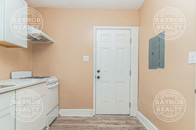 Foto del edificio - 643-643 Kenwood Ave