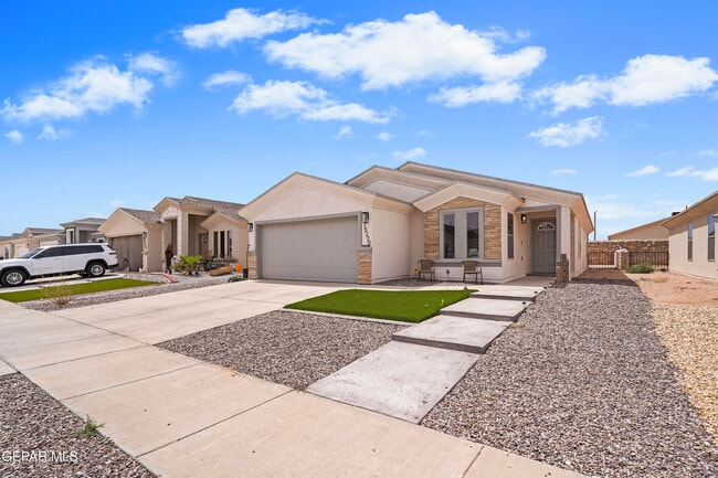 Building Photo - 15220 Apex Ct