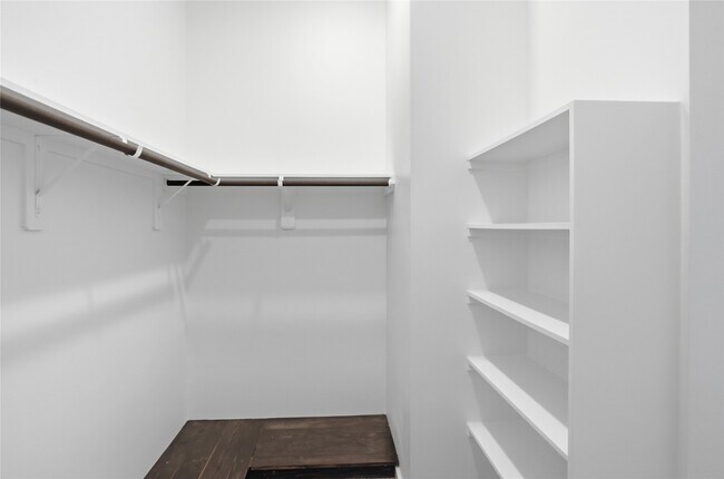 Foto del edificio - 6728 Parker Grv Ln