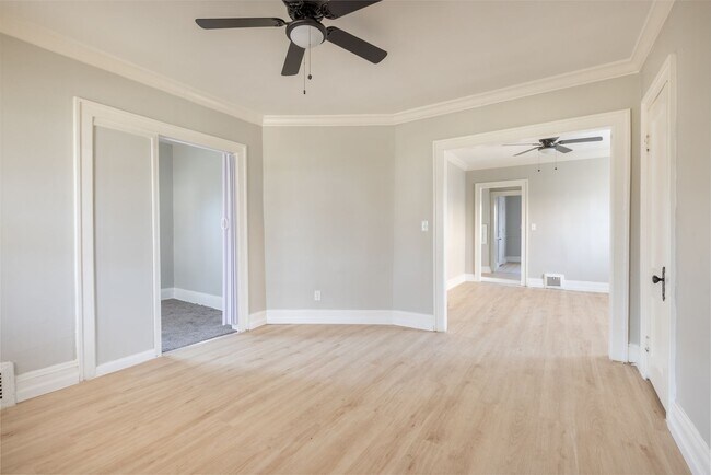 Building Photo - 3218 E 117th St