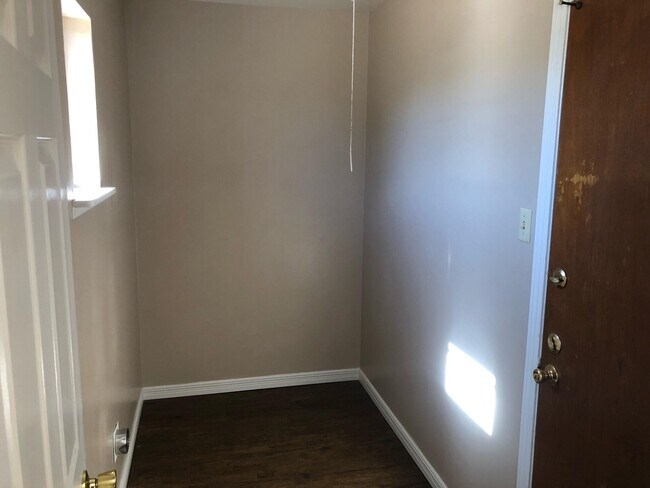Building Photo - 5702 Macon Ln