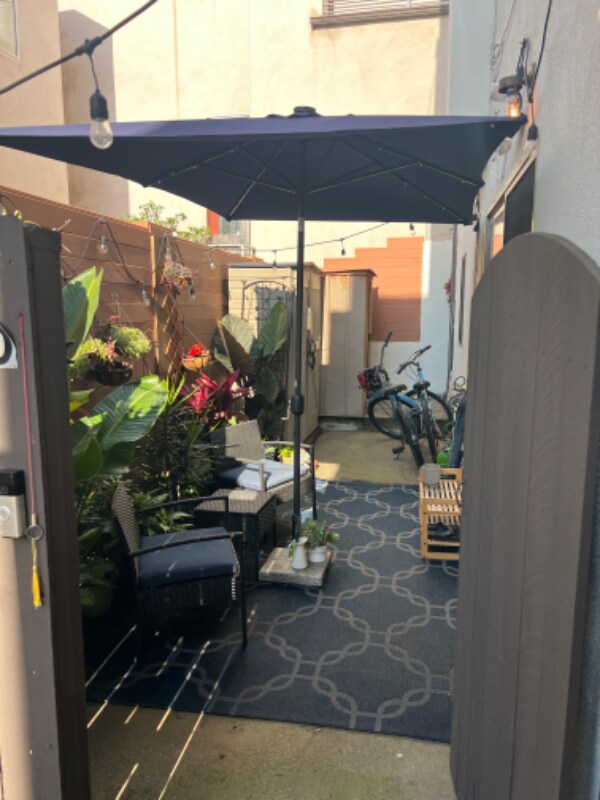 Foto del edificio - 4015 Crest Dr