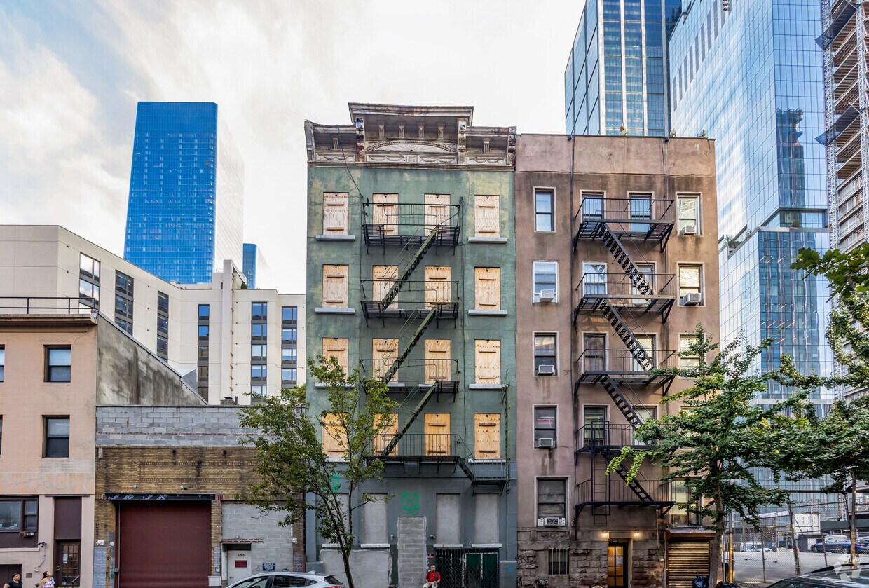 Primary Photo - 452 W 36th St