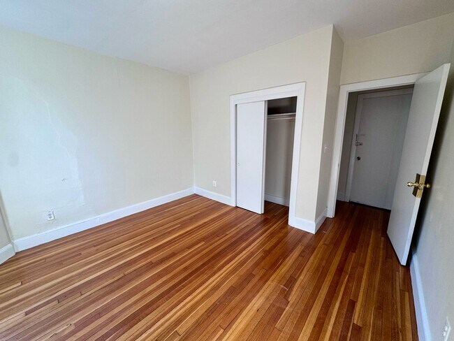Foto del edificio - SUNNY BROOKLINE 2 BED/2 BATH IN WASHINGTON SQUARE - DISHWASHER, HT HW INCL.