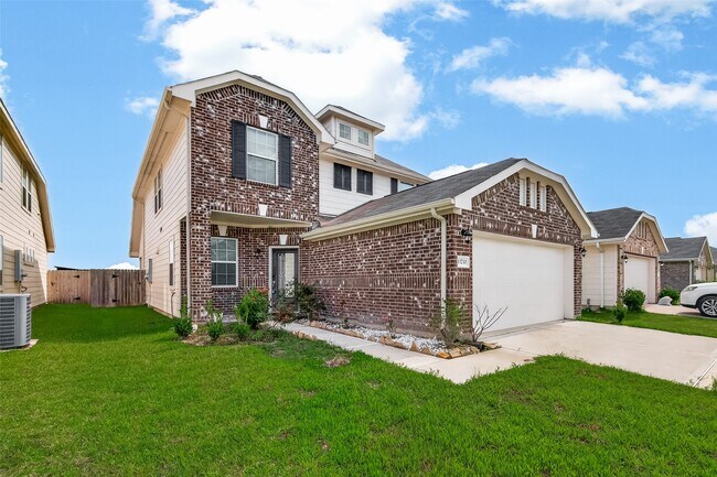 Foto del edificio - 13730 Andover Park Dr