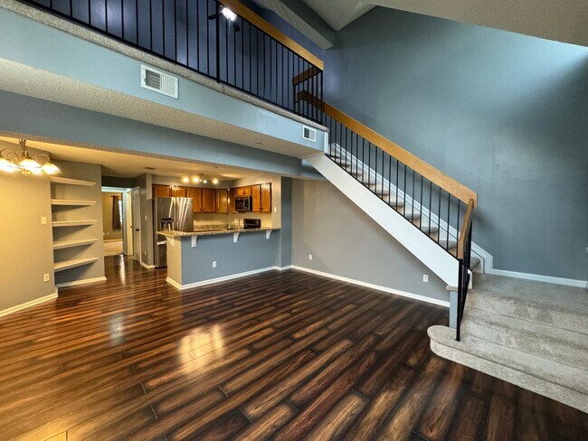 Foto del edificio - Sophisticated 2 Bed 2 Bath Condo with Loft...