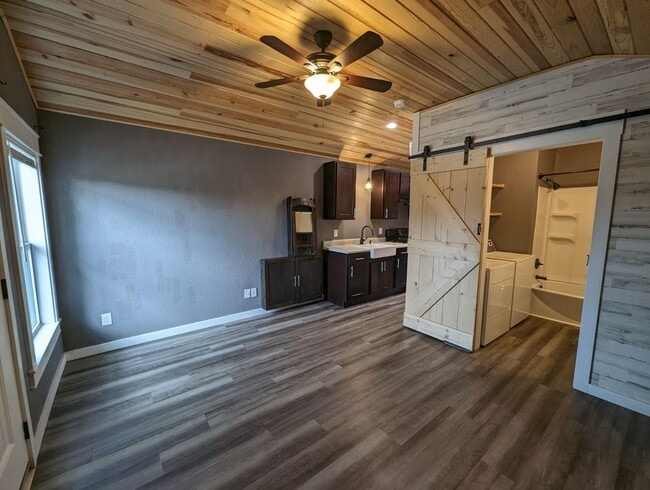 Building Photo - 1 Bedroom/1 Bathroom Tiny Home Cottage in ...