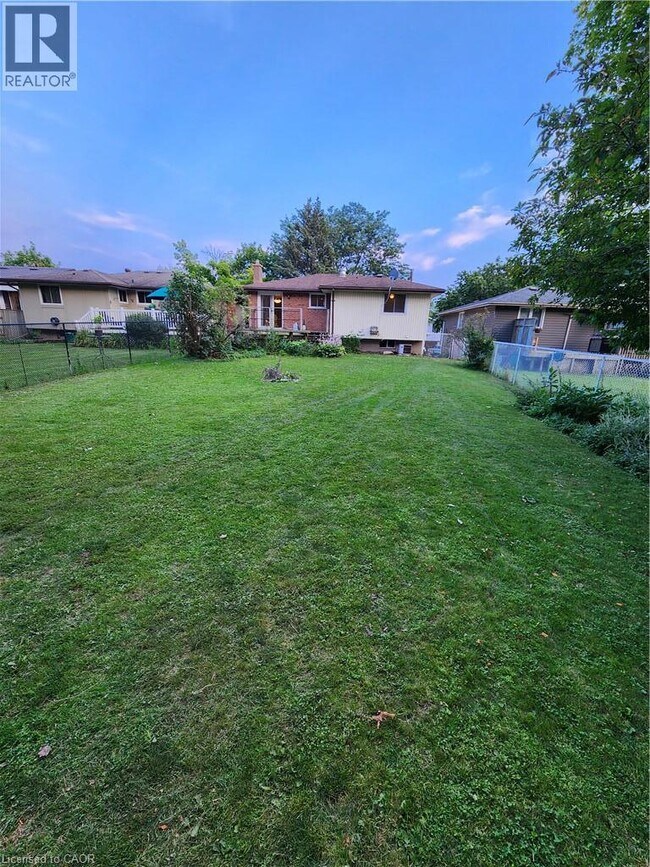 Building Photo - 364 Lakeview Dr