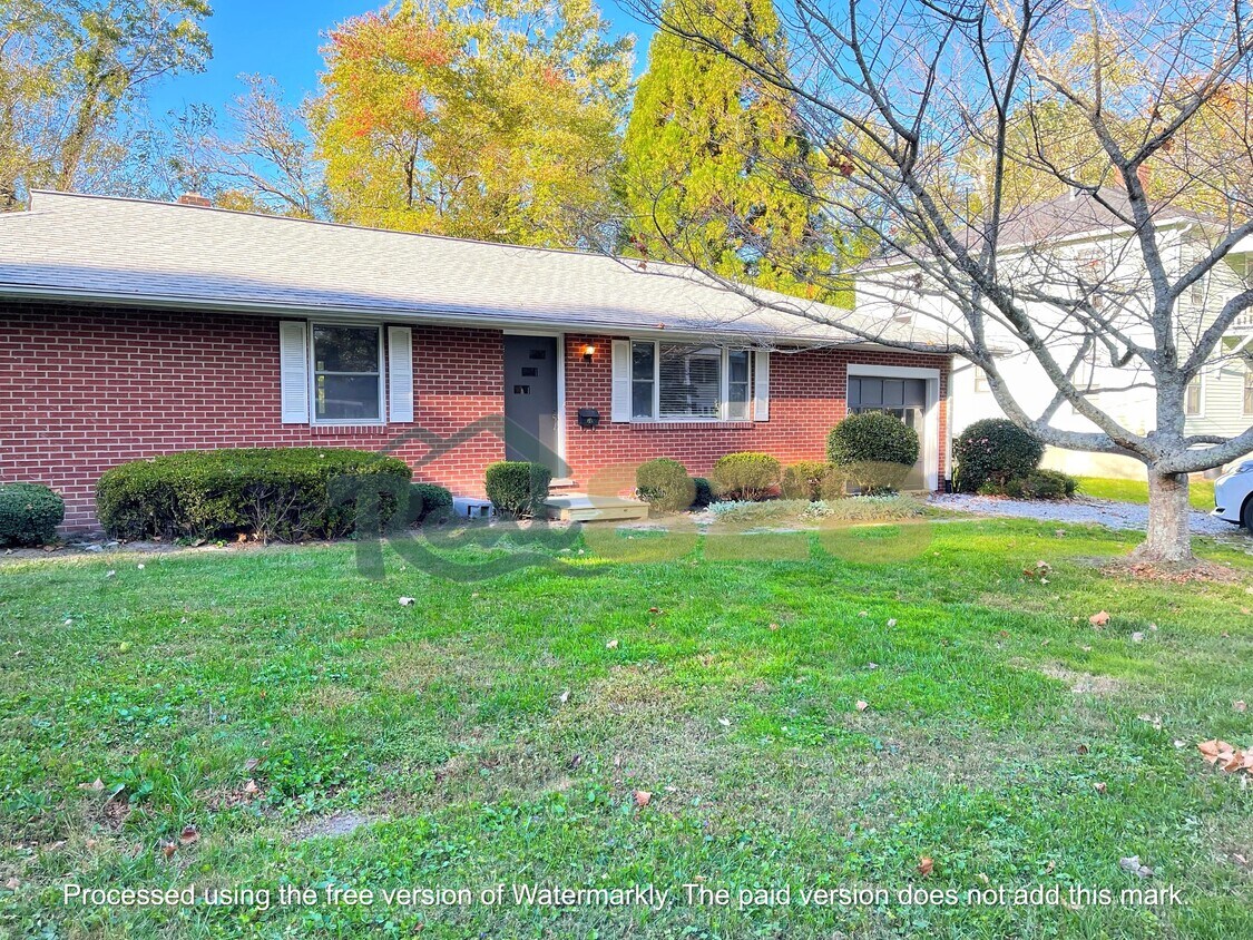 Primary Photo - 829 4th Ave W
