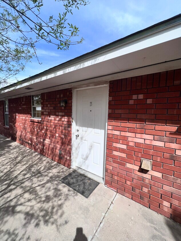 208 S Washington Ave Unit B, Roswell, NM 88203 Apartments in Roswell