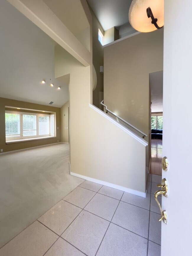 Building Photo - Gorgeous three bedroom North Napa home wit...