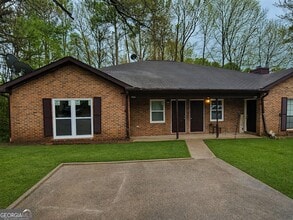 Building Photo - 1086 Summer Brook Rd