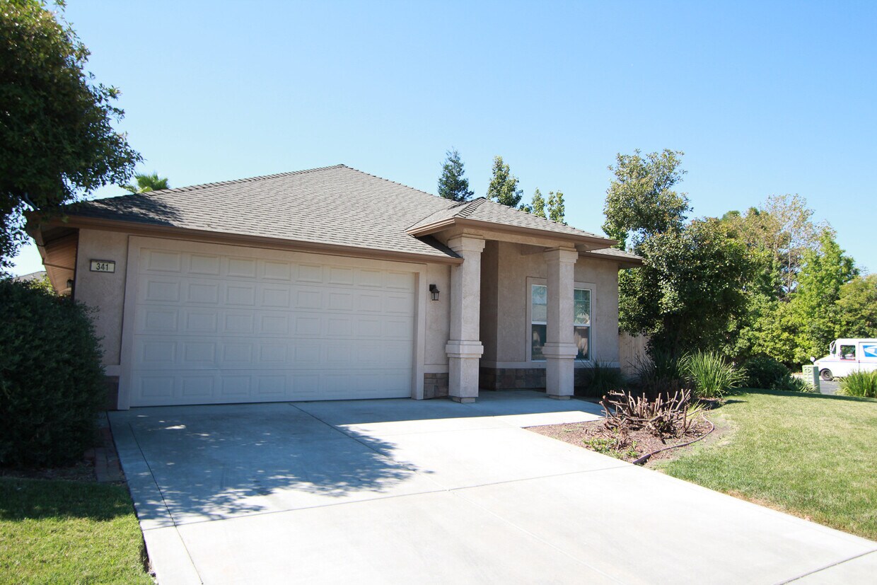 Primary Photo - Modern 3 Bedroom, 2 Bath Home in Orland