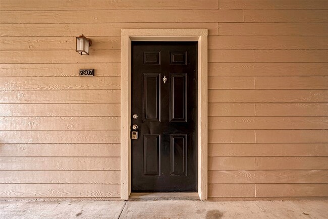 Building Photo - 1330 Old Spanish Trl