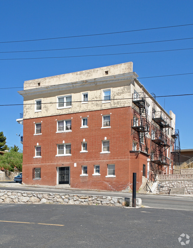 Building Photo - 1400 N Oregon St