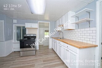 Building Photo - 42 13th St