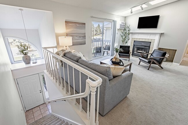 Foxcroft Apartments Living Room - Foxcroft Apartments