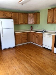 Kitchen - 455 E Main St