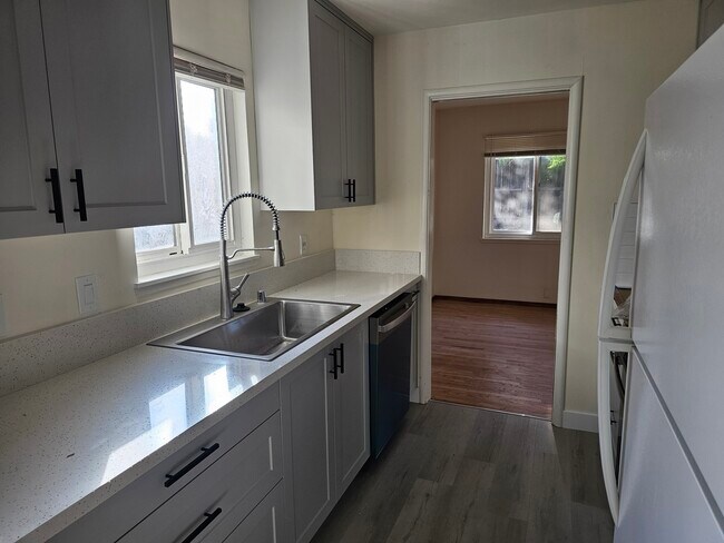 Foto del edificio - 819 Linden Ln