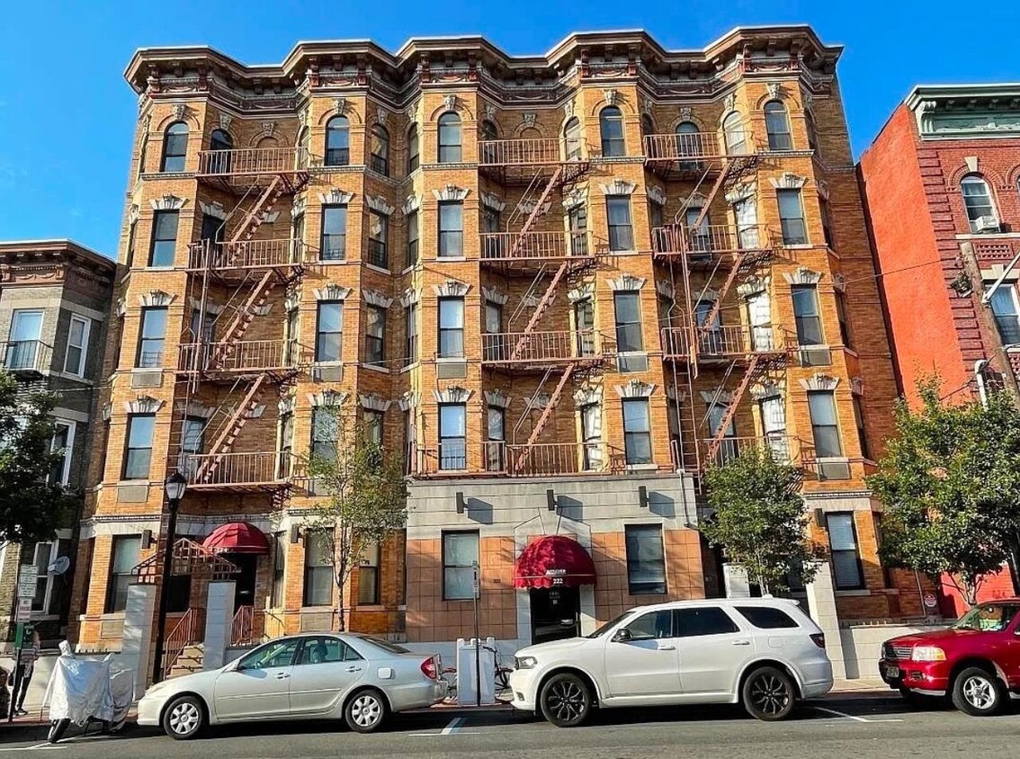 Foto principal - 224 48th St