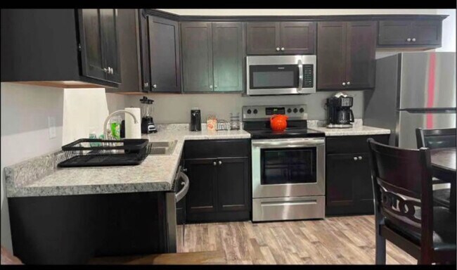 Foto del edificio - 21 Walnut Grv Ave