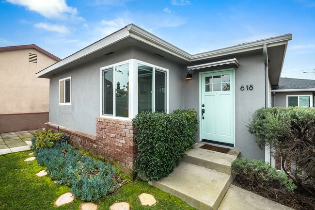 Front Entry - 618 Grand E Ave