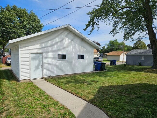 Building Photo - 2226 Grove St