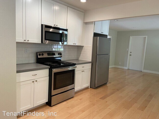 Foto del edificio - 3 br, 2 bath House - 41 Oak Knoll Court