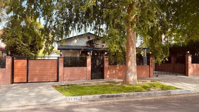Building Photo - 4632 Lemona Ave