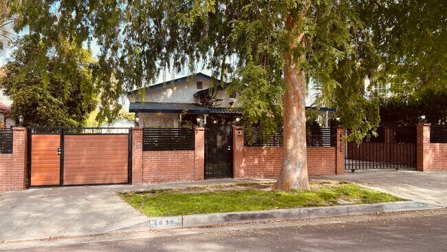 Foto del edificio - 4632 Lemona Ave