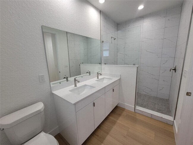Foto del edificio - 4586 Maurbach Terrace