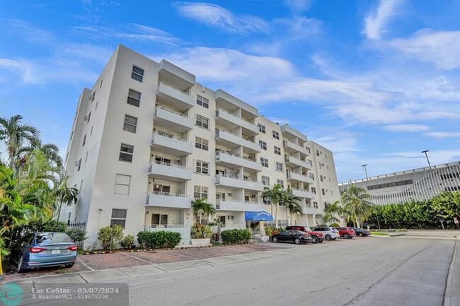 Building Photo - 2900 Banyan St