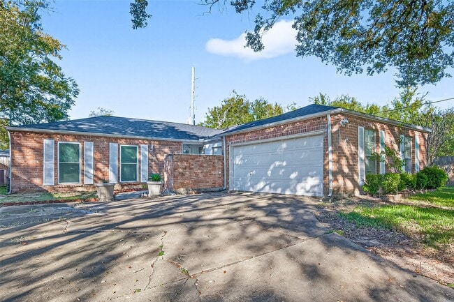 Foto del edificio - 13702 Ella Lee Ln