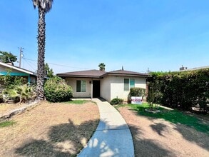 Building Photo - 392 W Minarets Ave