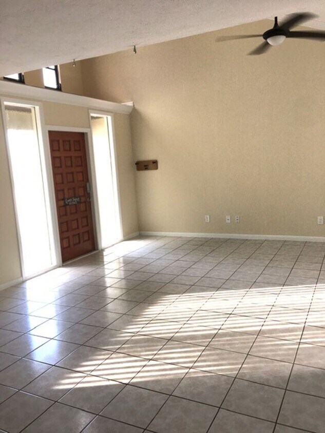 Foto principal - 904 Archer Pkwy E