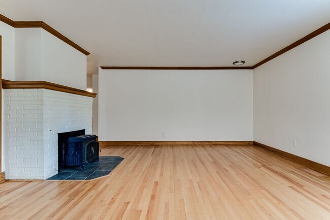 Building Photo - (COL) Charming Campus House~  Washer and D...