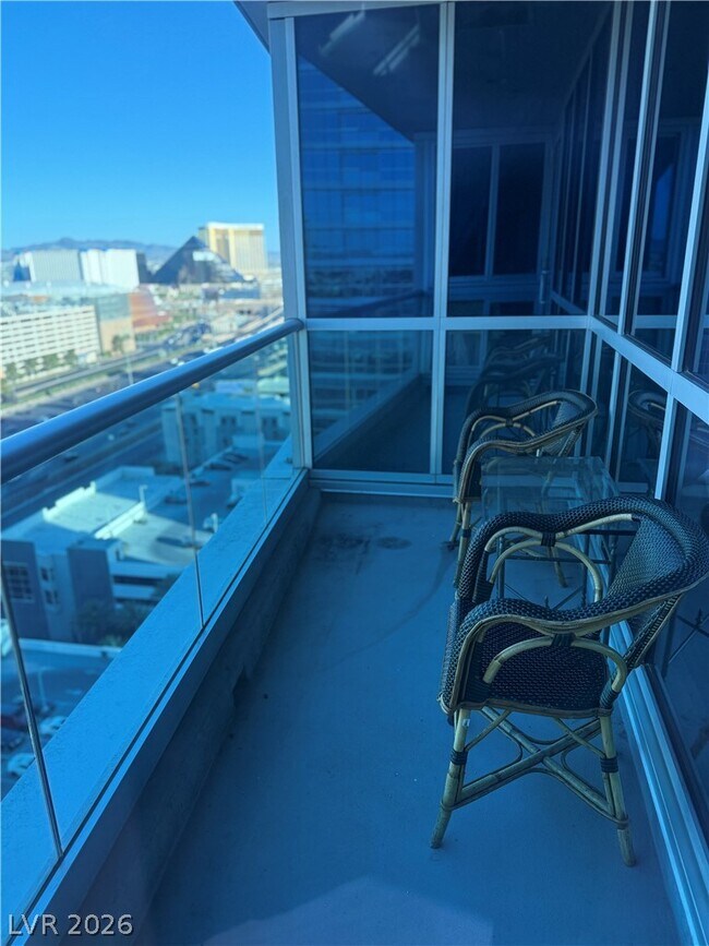 Foto del edificio - 4525 Dean Martin Dr