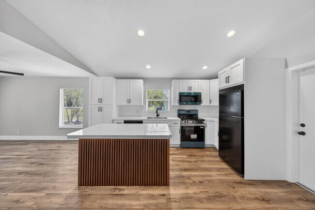 Foto del edificio - 351 NW 8th Ave