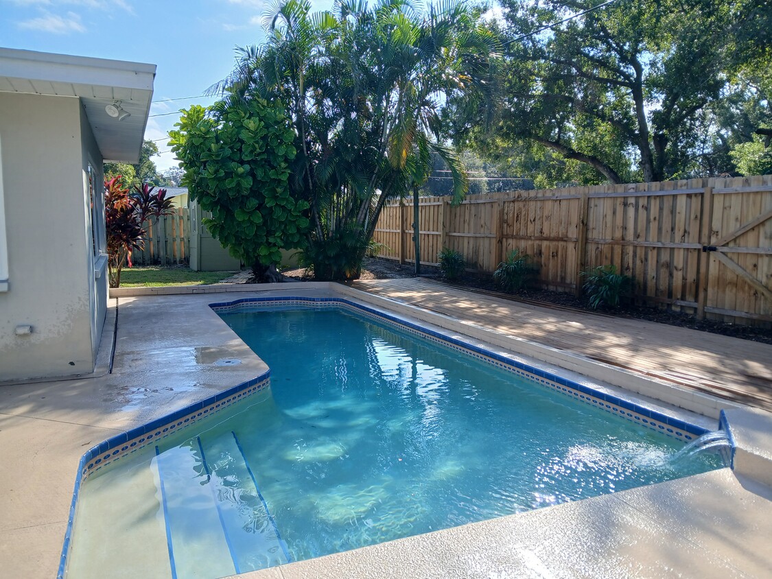 Foto principal - 5682 45th Ave N