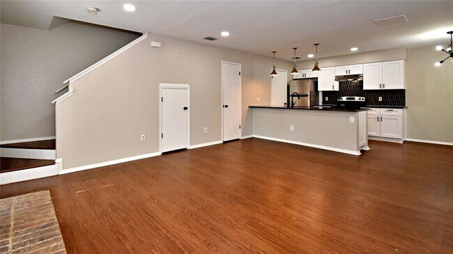 Foto del edificio - 4411 Whispering Valley Dr