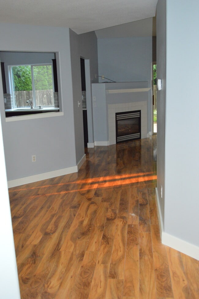 Building Photo - 16541 Southwest Daylily Street