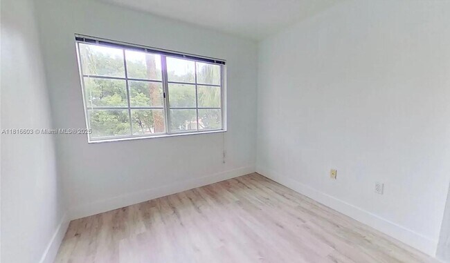 Foto del edificio - 2544 Centergate Dr