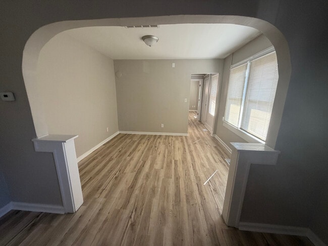 Building Photo - 1707 E Tabor St