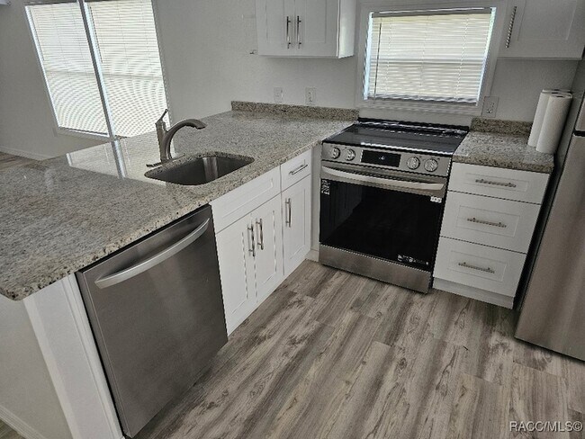 Building Photo - 6890 W Homosassa Trail
