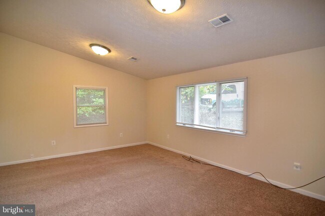 Building Photo - 312 Clubhouse Dr