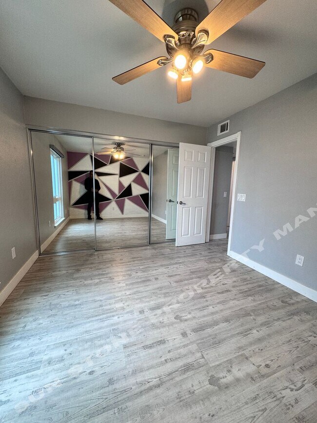 Building Photo - Highly Upgraded