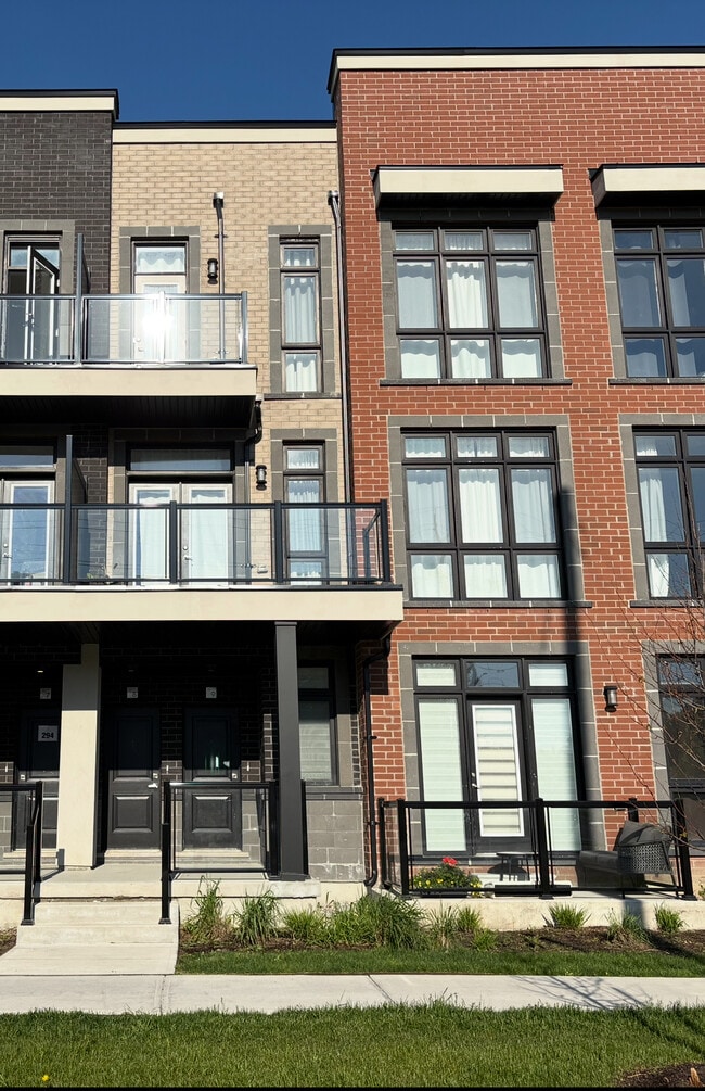 Photo du bâtiment - 12868 Yonge St
