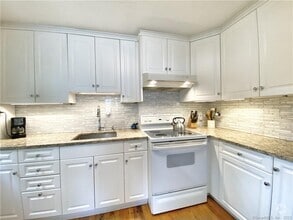 Building Photo - 249 Melville Dr
