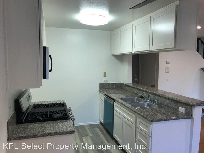 Foto del edificio - 6450 Woodman Ave