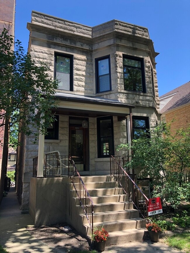 Building Photo - 3855 N Hoyne Ave